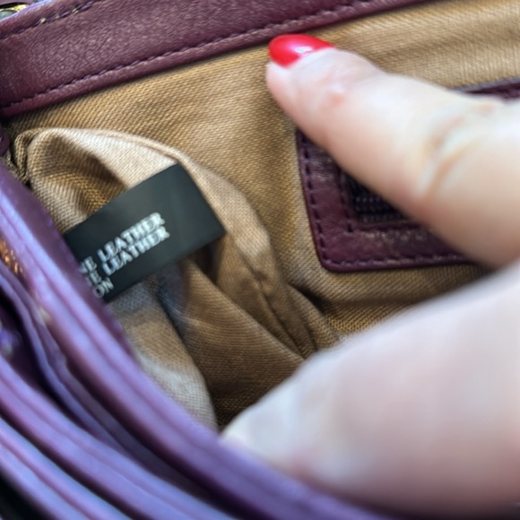 Isaac mizrahi live leather shoulder bag with gold chain - Picture 3 of 4